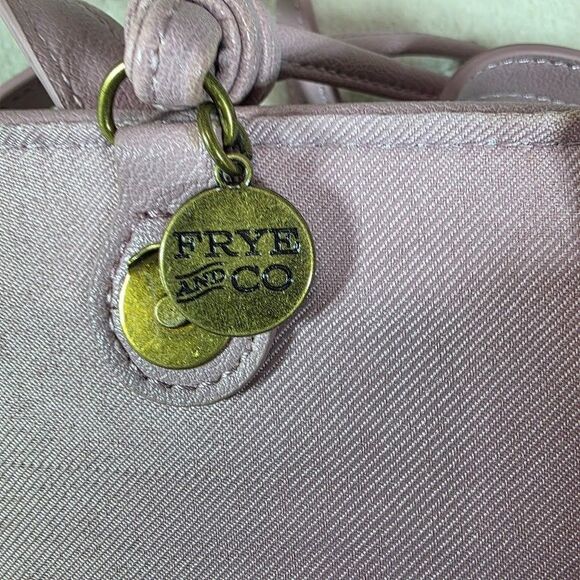 Frye & Co Cellie Crossbody Bag Lavender Faux Leather Phone Purse CC Slot 2 Pocke - Picture 2 of 8